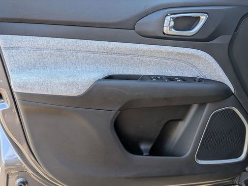Certified 2022 Jeep Compass Latitude FWD image 14