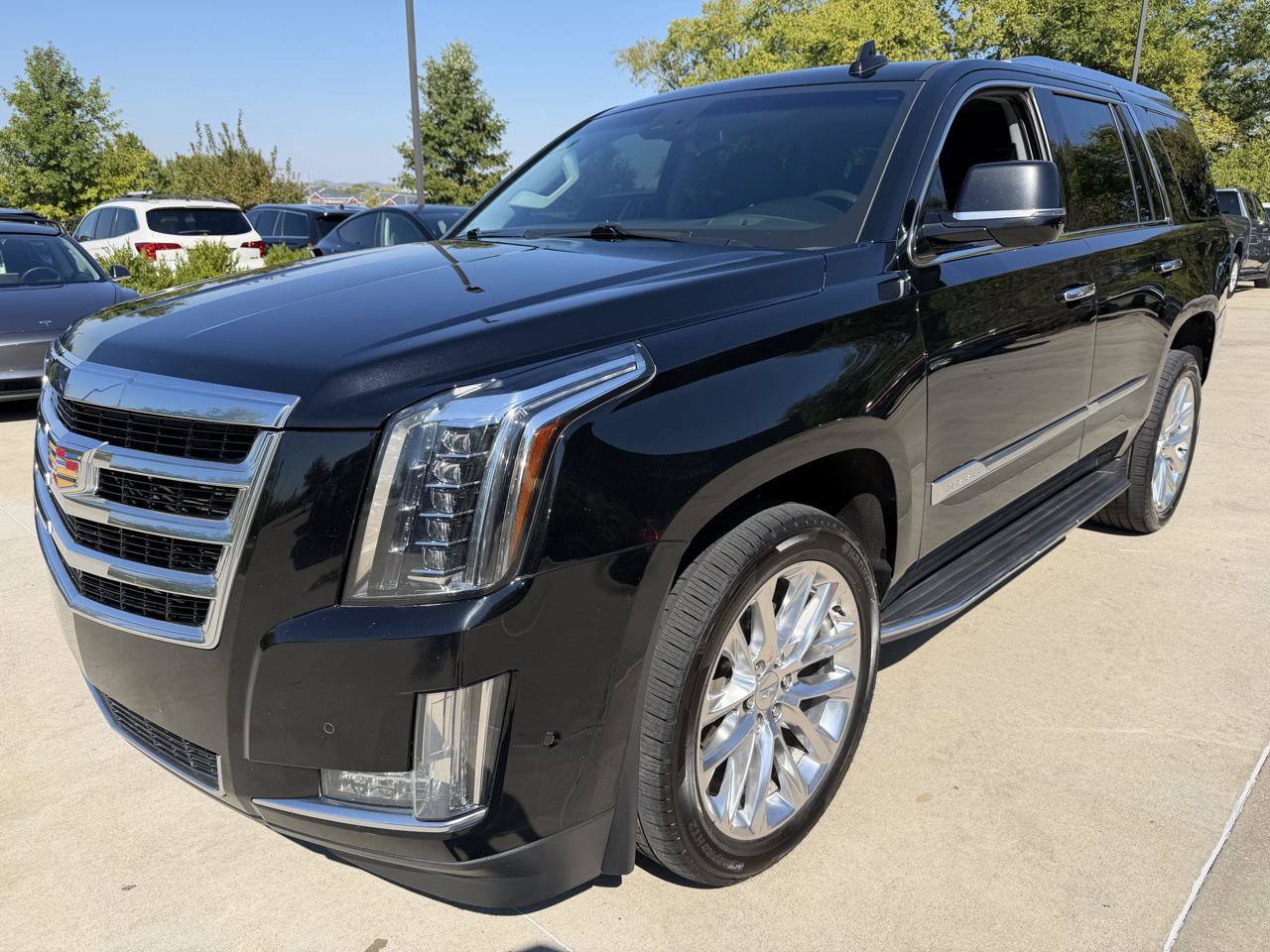 Used 2020 Cadillac Escalade Luxury AWD/4WD image 3