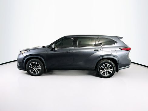 Used 2021 Toyota Highlander XLE image 4