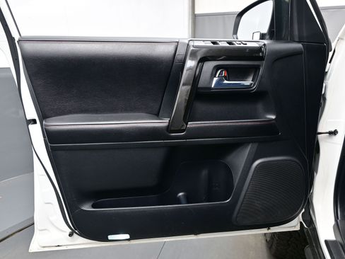 Used 2015 Toyota 4Runner Trail image 9