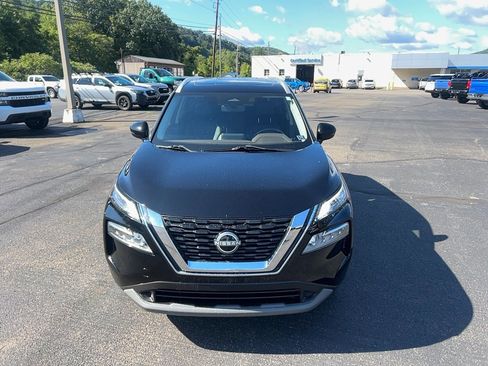 Used 2022 Nissan Rogue SV w/ SV Premium Package image 2