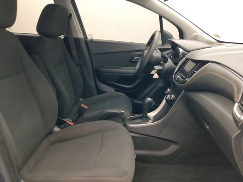 Used 2022 Chevrolet Trax LS AWD/4WD image 21