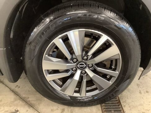 Used 2022 Nissan Pathfinder SL AWD/4WD image 28