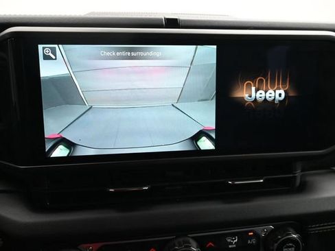 Used 2025 Jeep Gladiator Rubicon w/ Convenience Group AWD/4WD image 7