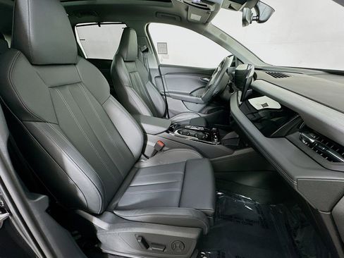 Used 2025 Audi Q6 e-tron Premium Plus w/ Premium Plus AWD/4WD image 8