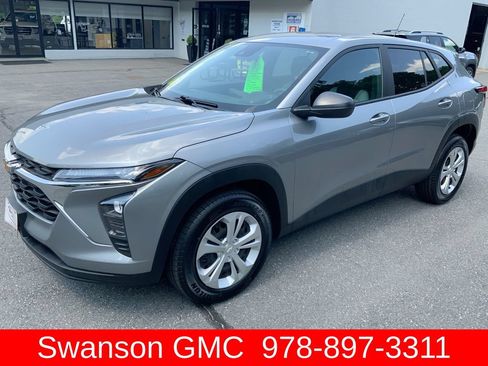 Certified 2024 Chevrolet Trax LS w/ Driver Confidence Package FWD image 2