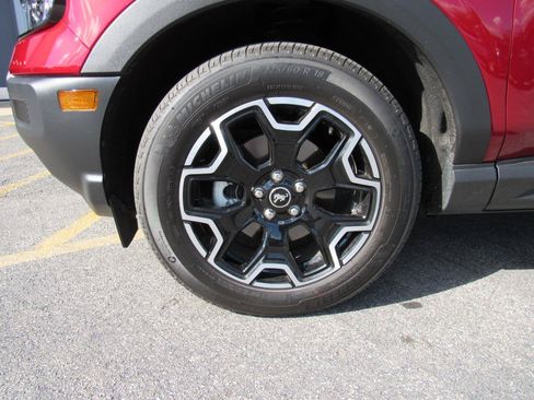 Used 2025 Ford Bronco Sport Outer Banks AWD/4WD image 9