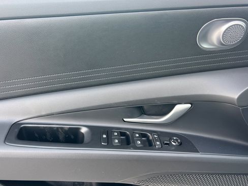 Used 2025 Hyundai Elantra SE image 14