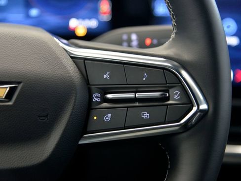 Used 2025 Chevrolet Equinox EV LT w/ Comfort Package image 23