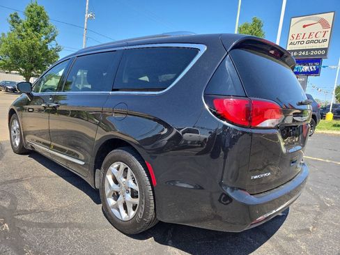 Used 2020 Chrysler Pacifica Limited FWD image 8