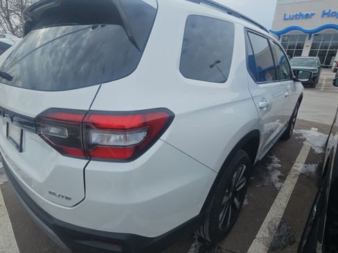 Used 2025 Honda Pilot Elite image 3