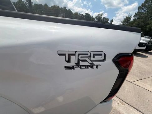 Used 2025 Toyota Tacoma TRD Sport AWD/4WD image 36