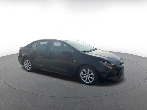 Used 2023 Toyota Corolla LE image 2
