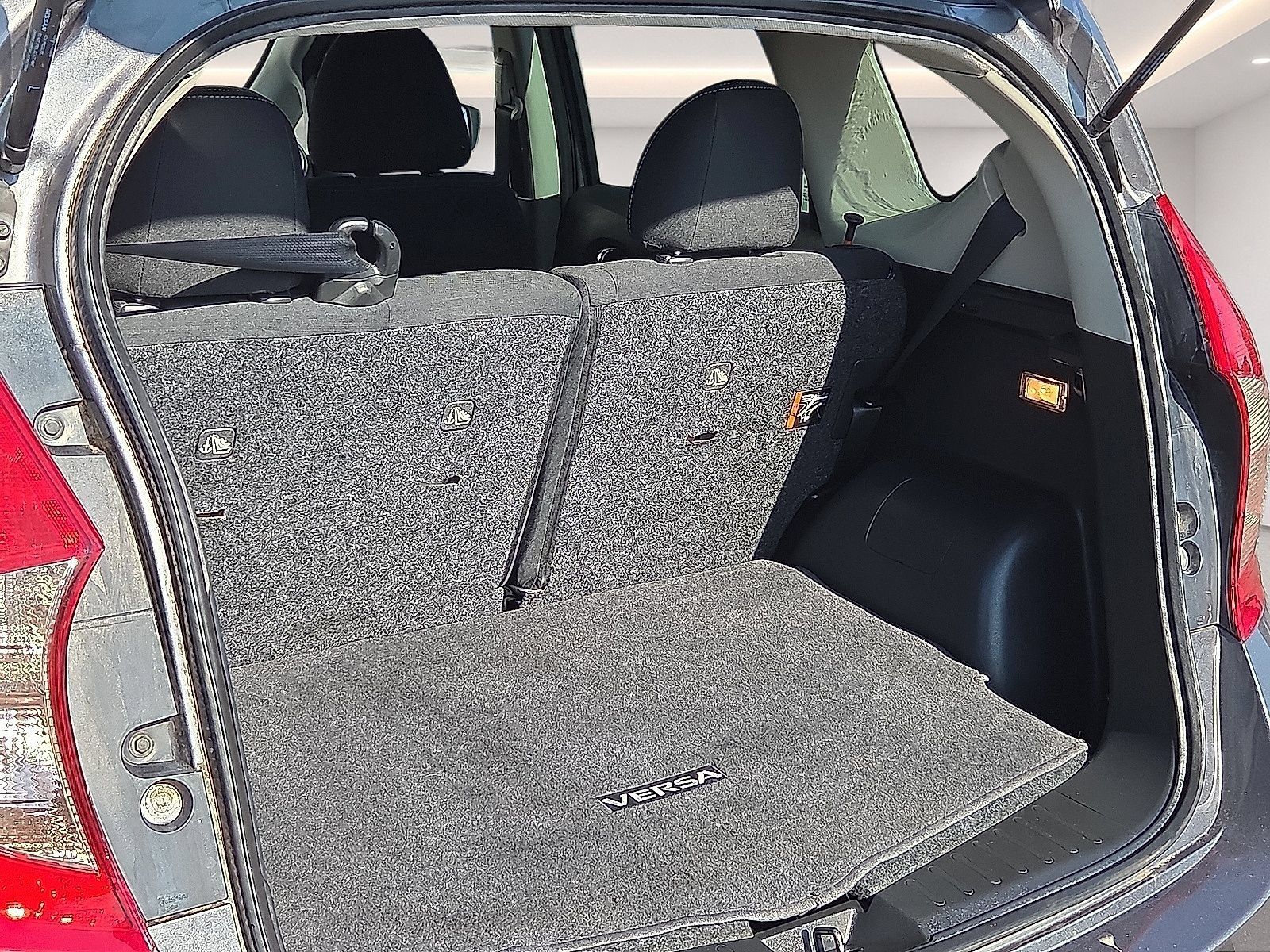 Used 2019 Nissan Versa Note SV FWD image 18