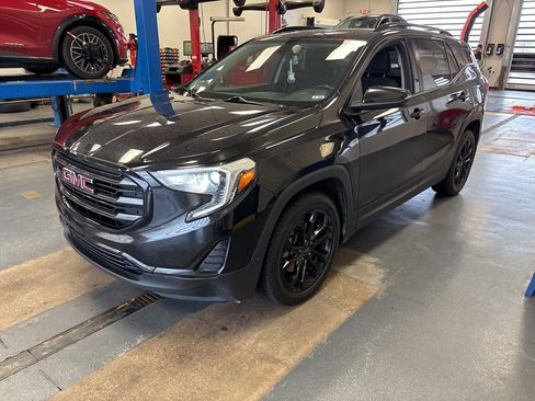 Used 2019 GMC Terrain SLE w/ GMC Pro Grade Package AWD/4WD image 2