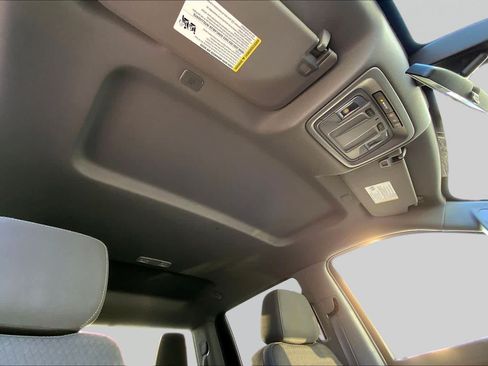 Used 2021 Chevrolet Silverado 1500 LT AWD/4WD image 14