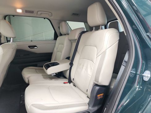 Used 2025 Nissan Pathfinder SL AWD/4WD image 11