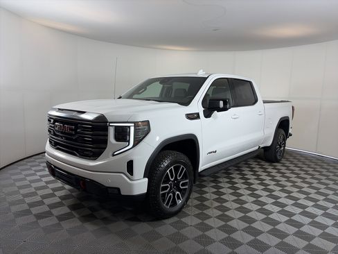Used 2024 GMC Sierra 1500 AT4 w/ AT4 Premium Package AWD/4WD image 2