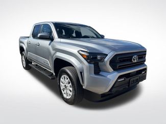 Used 2025 Toyota Tacoma SR5 video 3