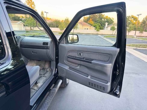 Used 2004 Nissan Frontier XE w/ (PWR) Pwr Pkg image 25