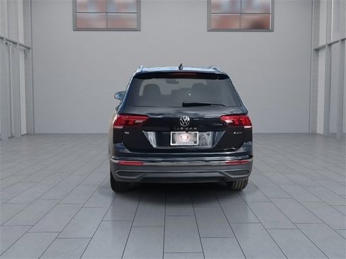 Used 2022 Volkswagen Tiguan SE image 7
