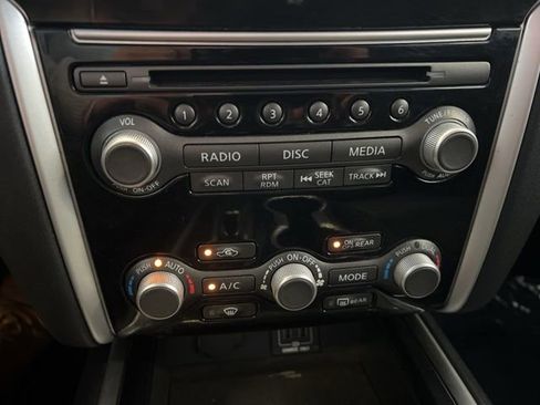 Used 2018 Nissan Pathfinder S FWD image 27