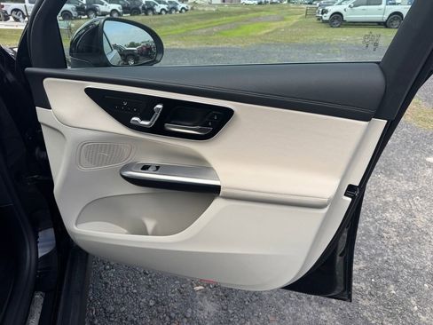 Used 2024 Mercedes-Benz GLC 300 4MATIC image 18