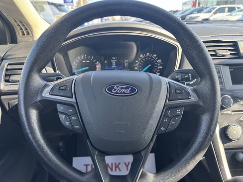 Used 2017 Ford Fusion SE image 13