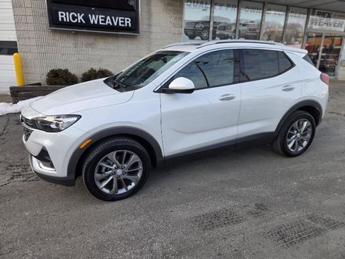 Used 2023 Buick Encore GX Essence w/ Experience Buick Package image 4