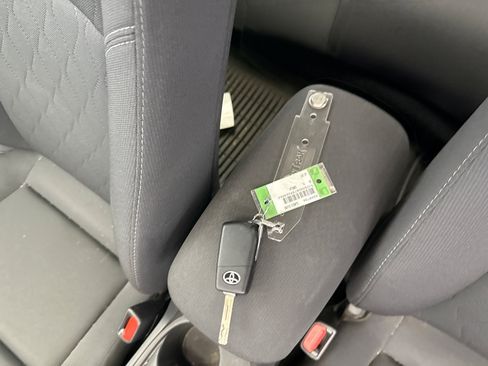 Used 2025 Toyota Corolla LE FWD image 10
