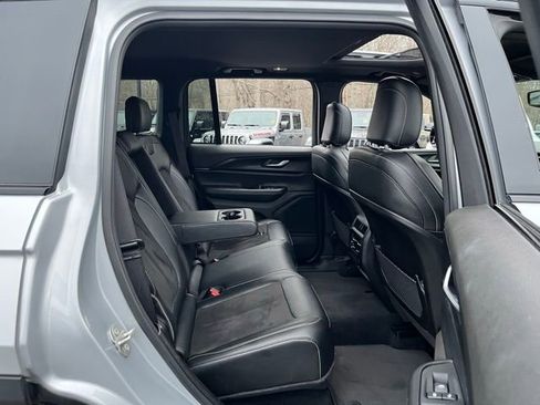 Used 2024 Jeep Grand Cherokee Altitude image 20