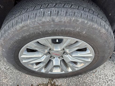 Used 2023 GMC Yukon Denali RWD image 10