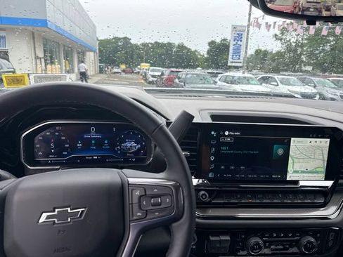 Used 2025 Chevrolet Silverado 2500 ZR2 w/ Technology Package AWD/4WD image 5