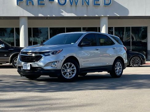 Used 2021 Chevrolet Equinox LS w/ LS Convenience Package image 1