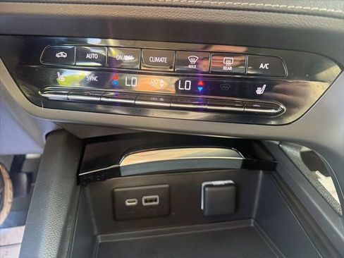 Certified 2022 Buick Envision Preferred FWD image 18