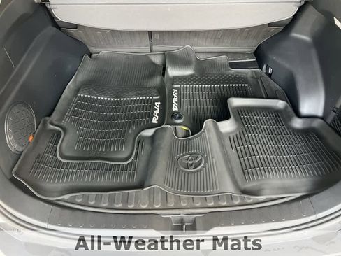 Used 2020 Toyota RAV4 Limited image 31