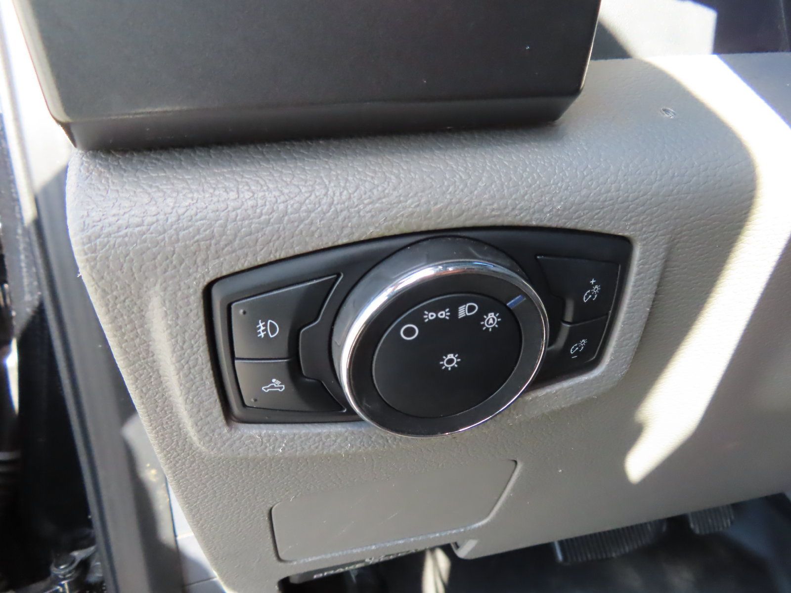 Used 2022 Ford F350 XLT w/ Black Appearance Package AWD/4WD image 14