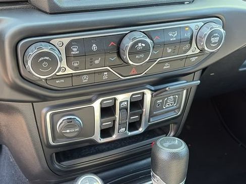Used 2022 Jeep Wrangler Unlimited Sport AWD/4WD image 17