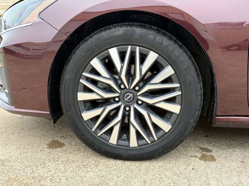 Used 2023 Nissan Altima 2.5 SV image 9