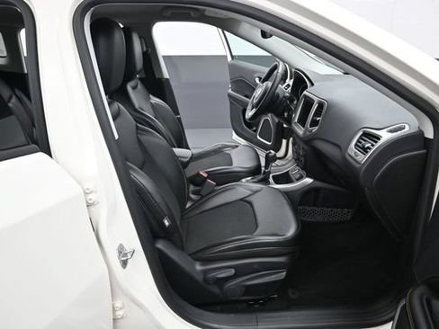 Used 2018 Jeep Compass Latitude w/ Popular Equipment Group FWD image 33