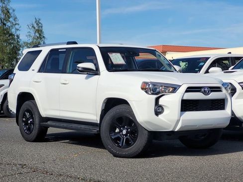 Certified 2024 Toyota 4Runner SR5 Premium image 2