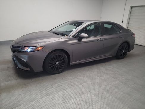 Used 2021 Toyota Camry SE image 2