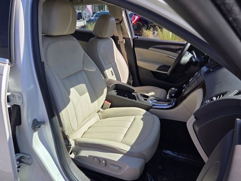 Used 2013 Buick Regal Premium image 18