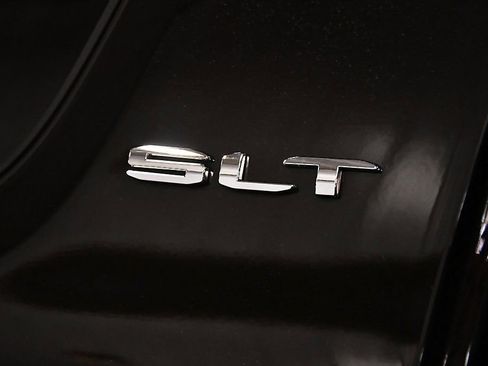 Used 2023 GMC Acadia SLT w/ Technology Package image 30