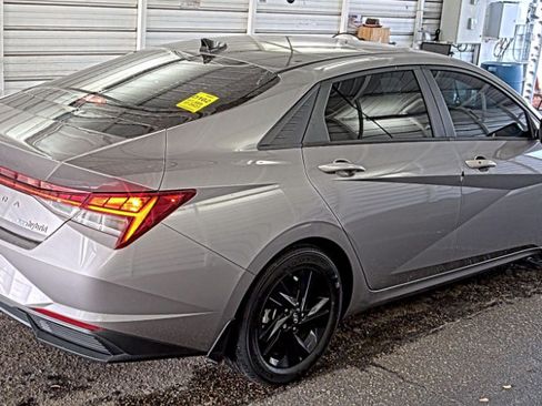 Used 2023 Hyundai Elantra Blue FWD image 5