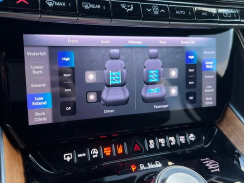 Used 2024 Jeep Grand Wagoneer L Series III image 25