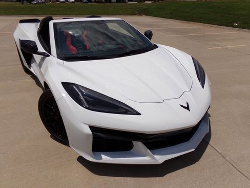 Used 2023 Chevrolet Corvette Z06 w/ 3LZ 70th Anniversary w/ Stealth Interior Trim Package image 7