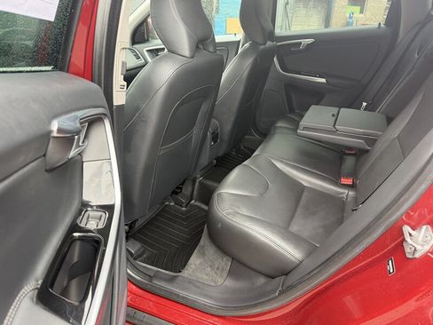 Used 2015 Volvo XC60 T6 w/ Proximity Package AWD/4WD image 11