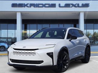 Used 2025 Toyota Crown Signia video 1