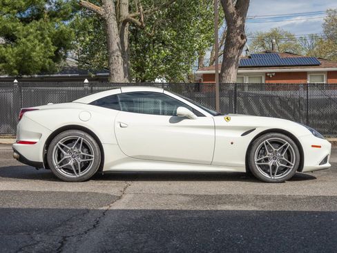 Used 2016 Ferrari California T RWD image 29